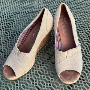 Women’s, Size 8, Tom’s, Amery, Peep Toe, Canvas and Cork Heel. Lightly Worn. BR